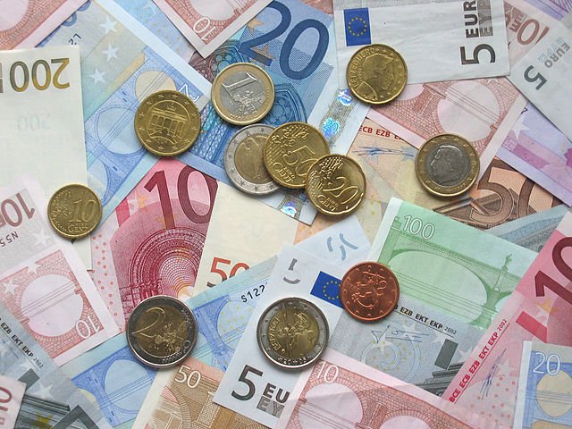 Bulgarians Split on Euro as Nation Nears Historic Currency Shift